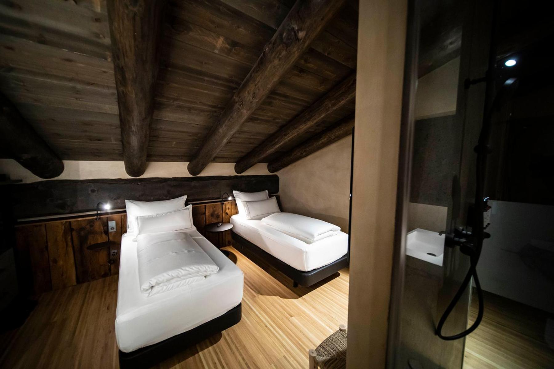 Double Room,1592991847:JPEG